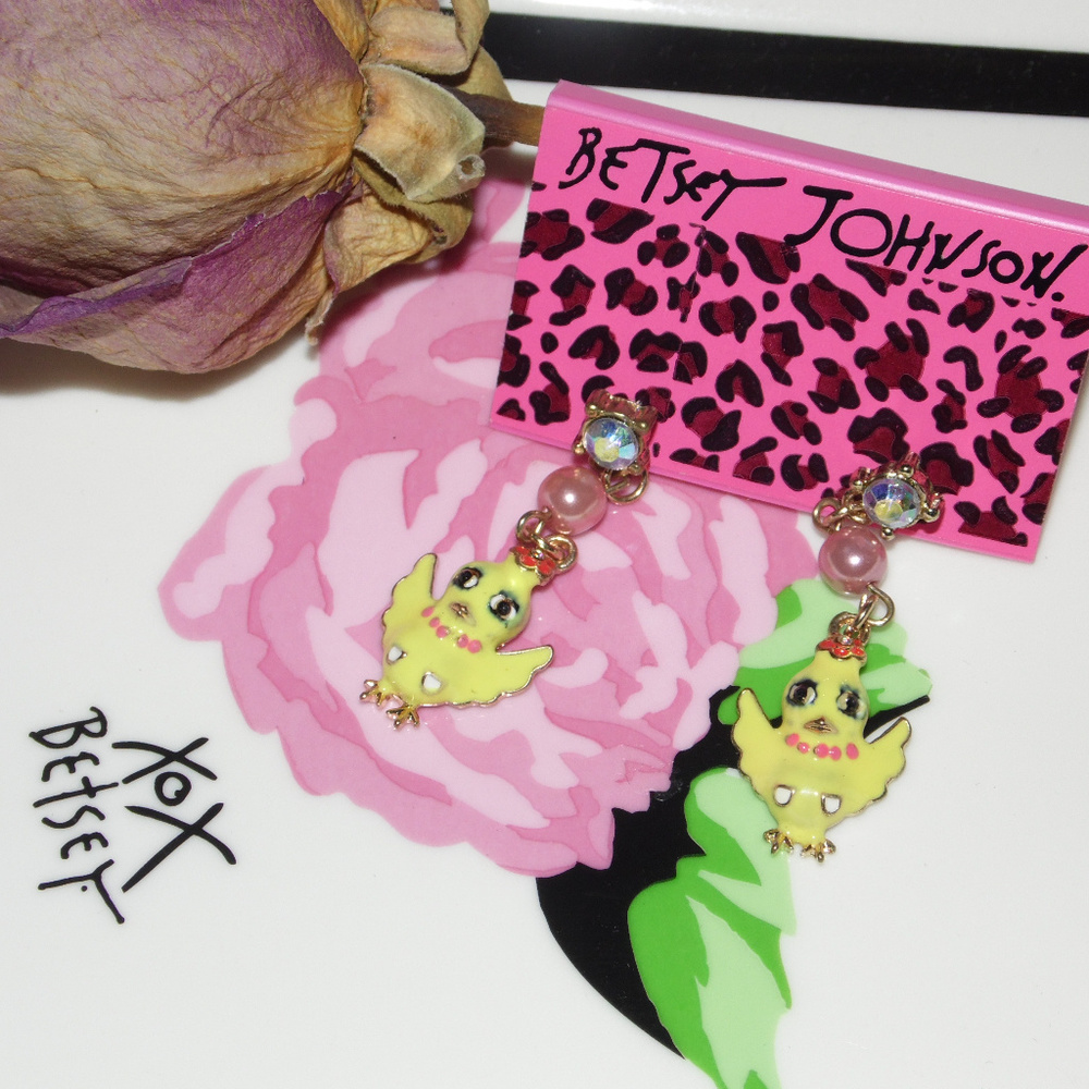 NEW BETSEY JOHNSON FASHION JEWELRY EARRINGS ~PM36